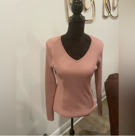 Deep Front V-neck pink metallic glitter Knitted pink Sweater - Picture 2 of 8